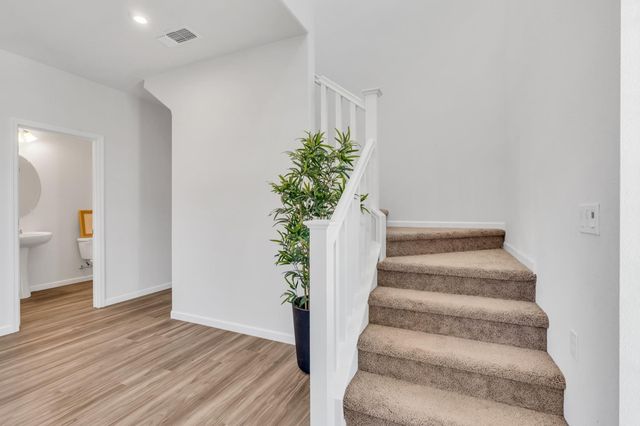 9597 Ogden Ranch Rd, Sacramento, CA 95829