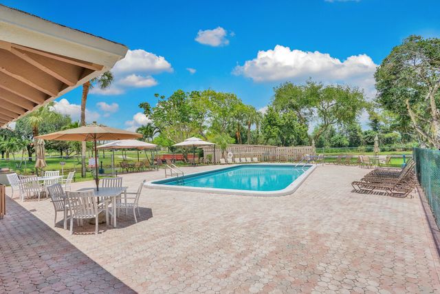 9460 TANGERINE Place 408, Davie, FL 33324