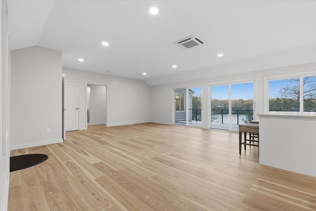 162 Main St, Barnstable, MA 02655