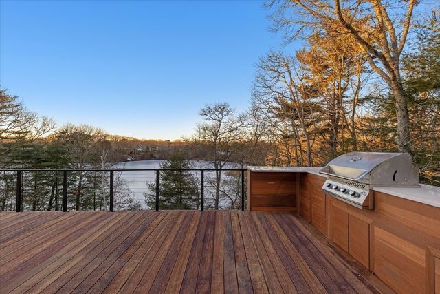 162 Main St, Barnstable, MA 02655