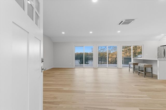 162 Main St, Barnstable, MA 02655