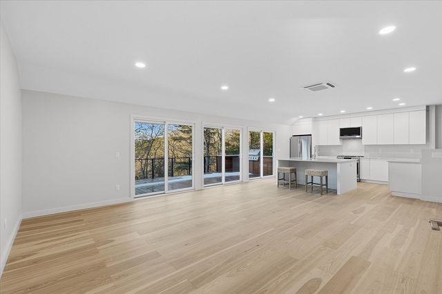 162 Main St, Barnstable, MA 02655