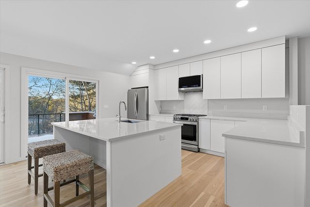 162 Main St, Barnstable, MA 02655