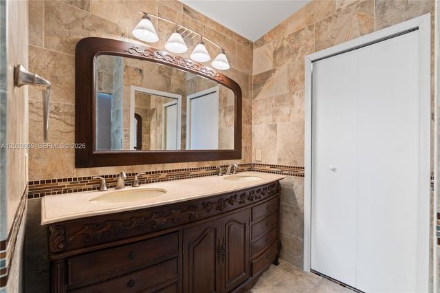 1090 NW 192nd Ave, Pembroke Pines, FL 33029