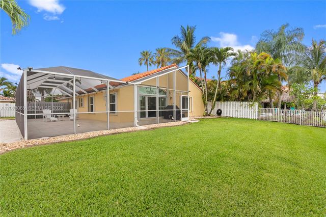 1090 NW 192nd Ave, Pembroke Pines, FL 33029