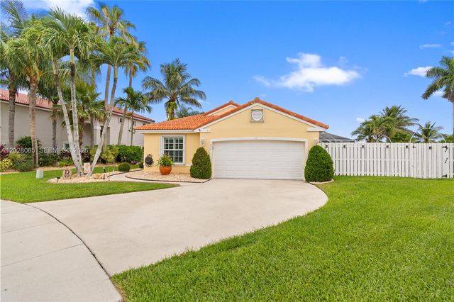 1090 NW 192nd Ave, Pembroke Pines, FL 33029