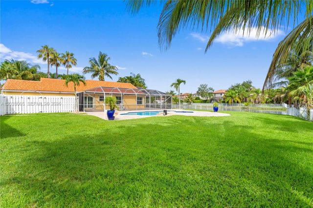 1090 NW 192nd Ave, Pembroke Pines, FL 33029