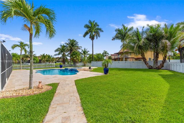 1090 NW 192nd Ave, Pembroke Pines, FL 33029