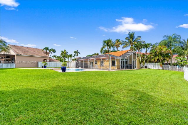 1090 NW 192nd Ave, Pembroke Pines, FL 33029