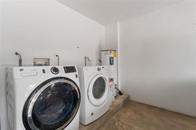 1090 NW 192nd Ave, Pembroke Pines, FL 33029