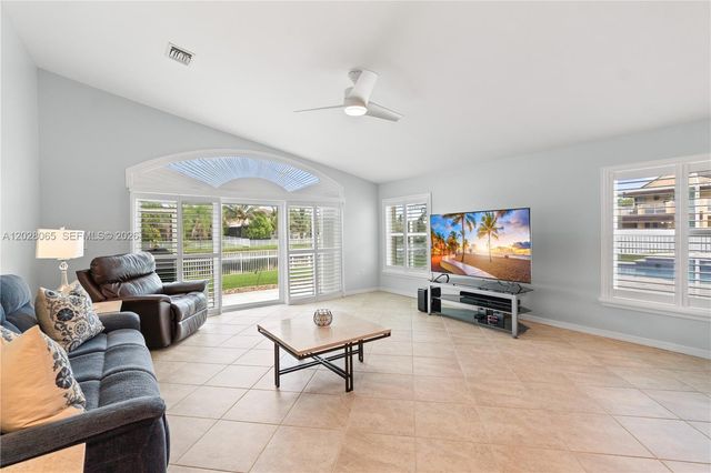 1090 NW 192nd Ave, Pembroke Pines, FL 33029