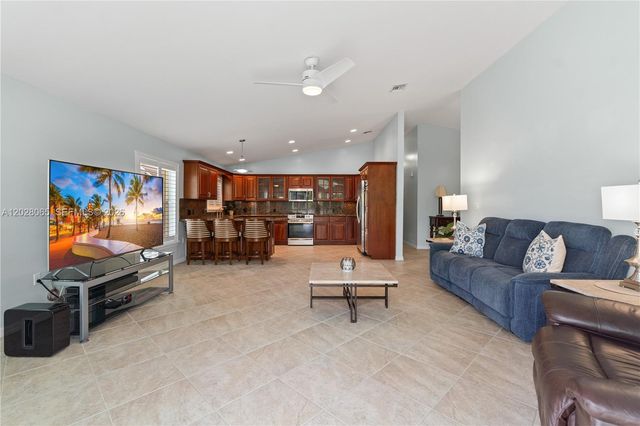 1090 NW 192nd Ave, Pembroke Pines, FL 33029
