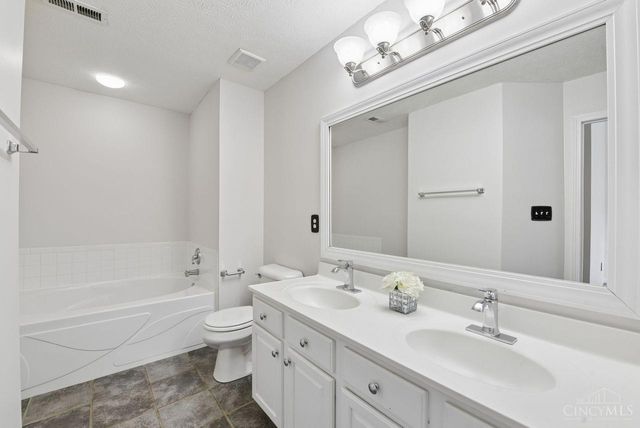 3855 Thorngate Drive, Mason, OH 45040