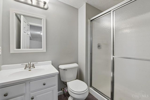 3855 Thorngate Drive, Mason, OH 45040