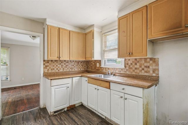 5935 Cadieux Road, Detroit, MI 48224