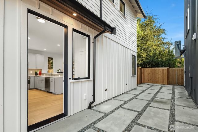 7064 Cleopatra Place NW, Seattle, WA 98117