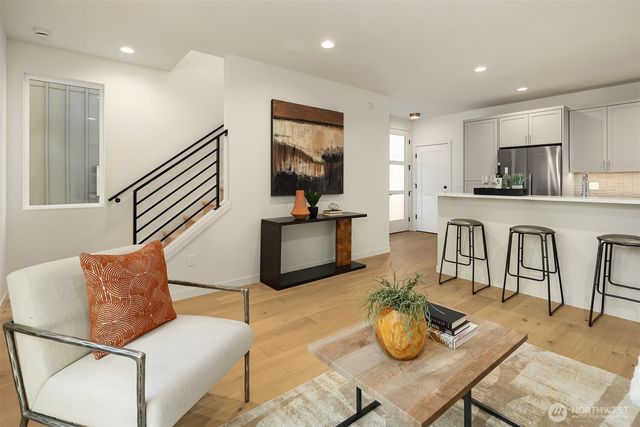 7064 Cleopatra Place NW, Seattle, WA 98117