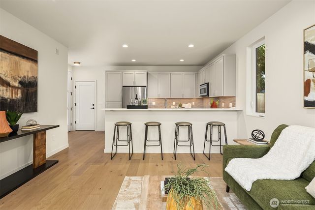 7064 Cleopatra Place NW, Seattle, WA 98117
