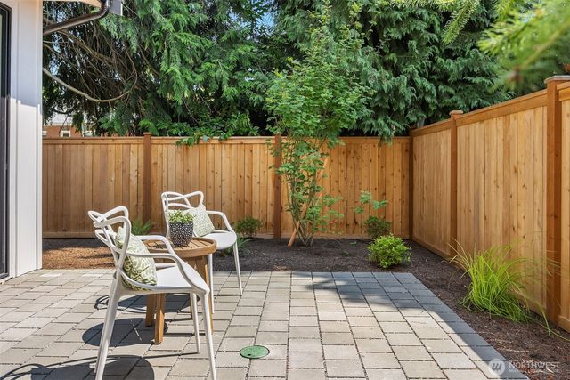 7064 Cleopatra Place NW, Seattle, WA 98117