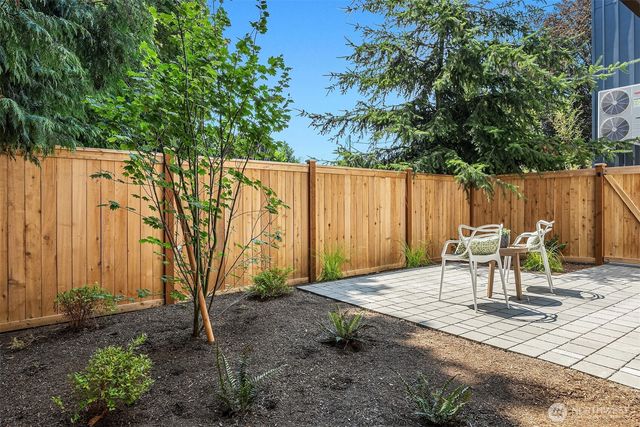 7064 Cleopatra Place NW, Seattle, WA 98117