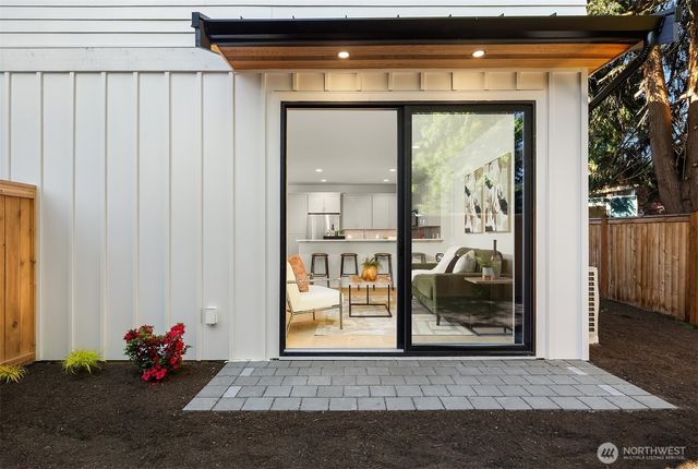 7064 Cleopatra Place NW, Seattle, WA 98117