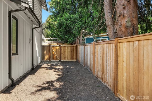 7064 Cleopatra Place NW, Seattle, WA 98117