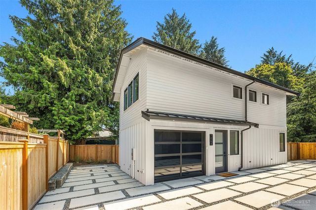 7064 Cleopatra Place NW, Seattle, WA 98117