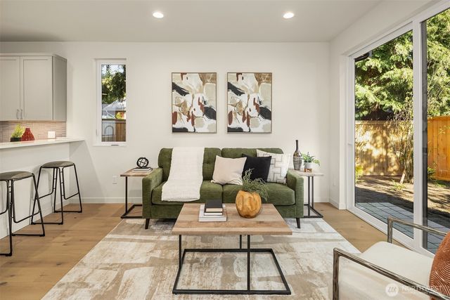 7064 Cleopatra Place NW, Seattle, WA 98117