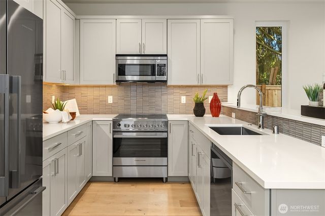 7064 Cleopatra Place NW, Seattle, WA 98117