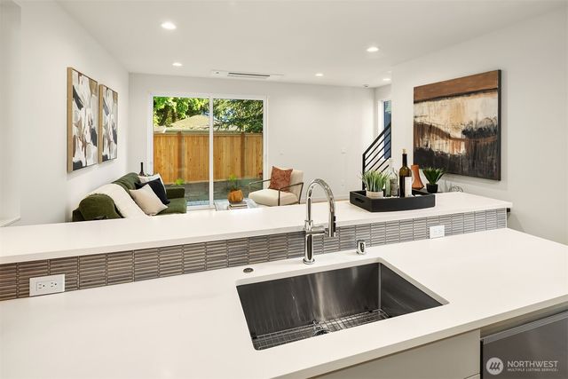 7064 Cleopatra Place NW, Seattle, WA 98117