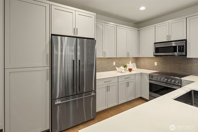 7064 Cleopatra Place NW, Seattle, WA 98117