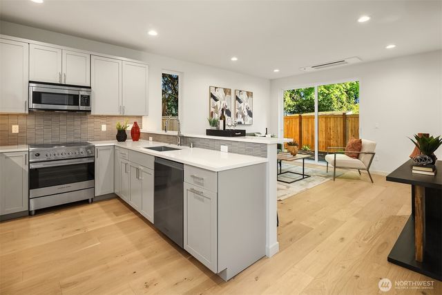 7064 Cleopatra Place NW, Seattle, WA 98117