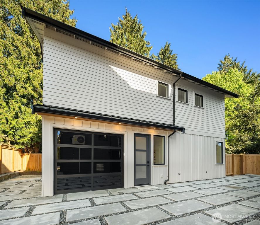 7064 Cleopatra Place NW, Seattle, WA 98117