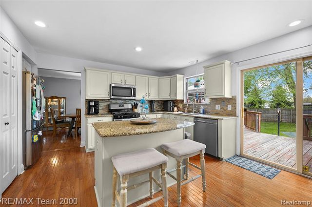 437 Light Tower Court, Belleville, MI 48111