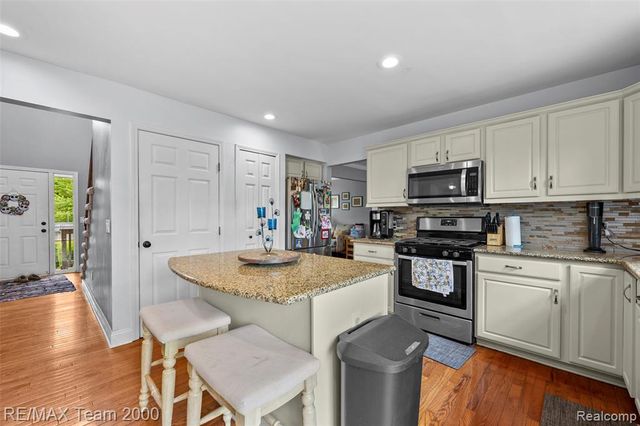 437 Light Tower Court, Belleville, MI 48111