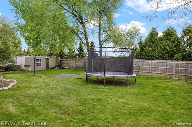 437 Light Tower Court, Belleville, MI 48111