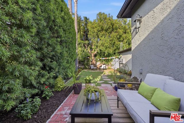 8024 Holy Cross Place, Los Angeles, CA 90045