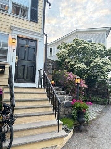 7 Lee Street 1, Marblehead, MA 01945