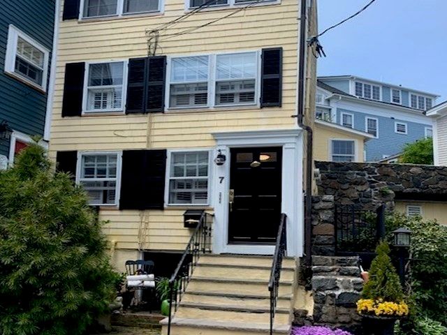 7 Lee Street 1, Marblehead, MA 01945