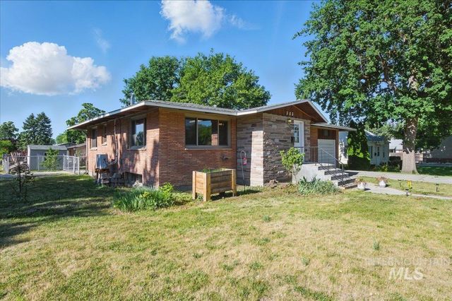 303 W Pine Ave, Meridian, ID 83642