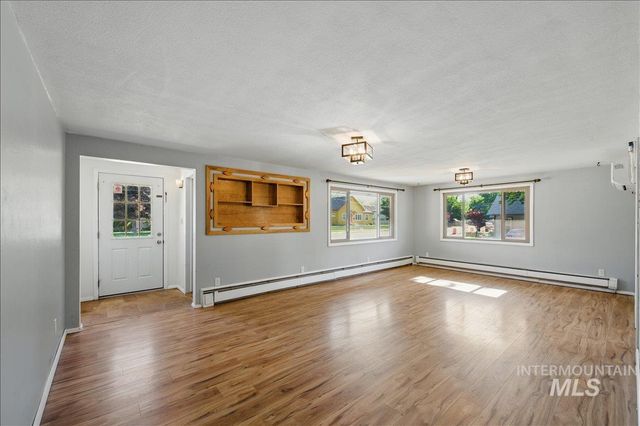 303 W Pine Ave, Meridian, ID 83642