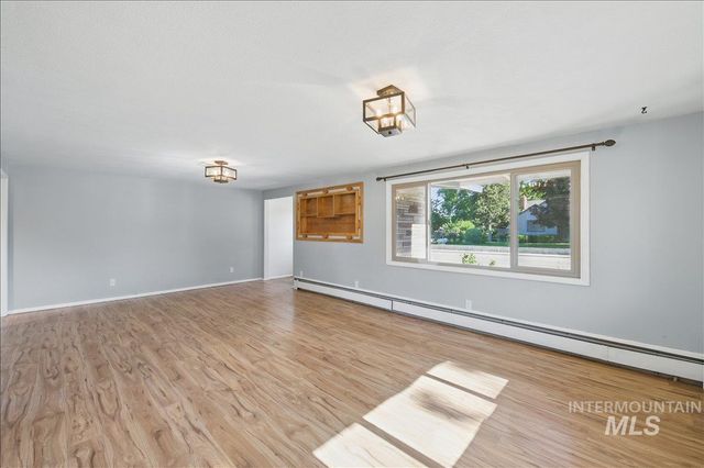 303 W Pine Ave, Meridian, ID 83642