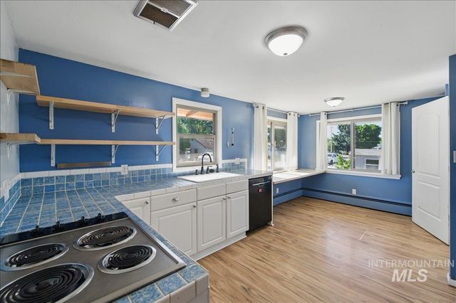 303 W Pine Ave, Meridian, ID 83642