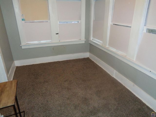 813 SW 2nd ST, Topeka, KS 66603