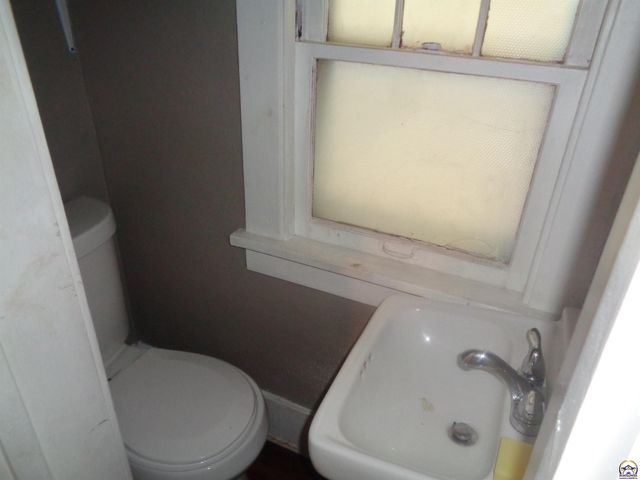 813 SW 2nd ST, Topeka, KS 66603