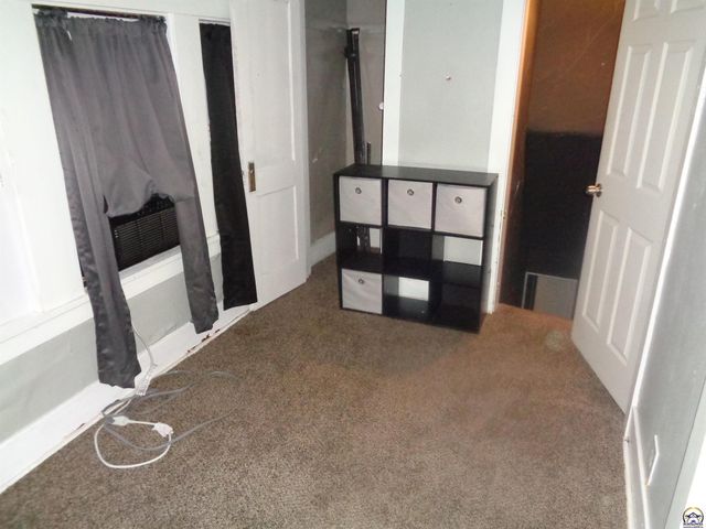 813 SW 2nd ST, Topeka, KS 66603