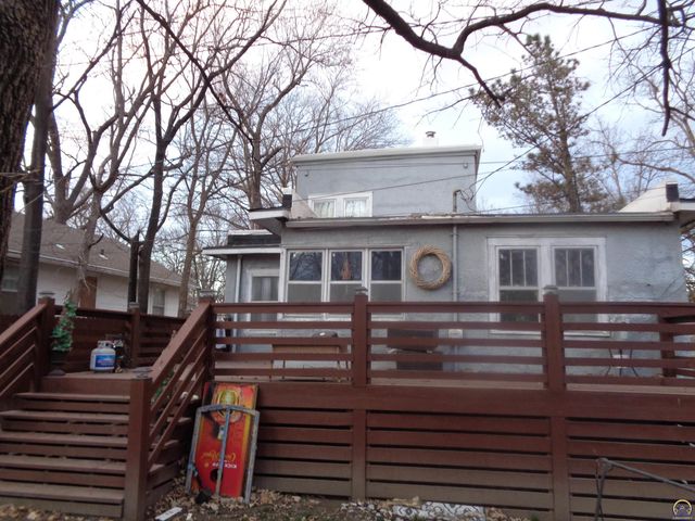 813 SW 2nd ST, Topeka, KS 66603