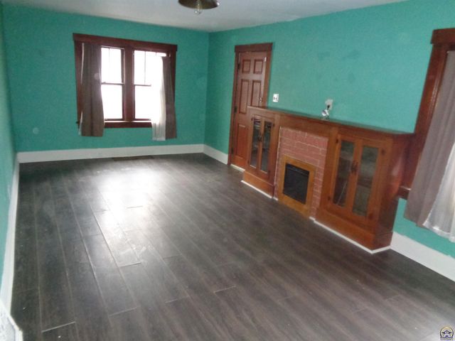 813 SW 2nd ST, Topeka, KS 66603