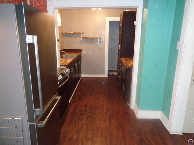 813 SW 2nd ST, Topeka, KS 66603