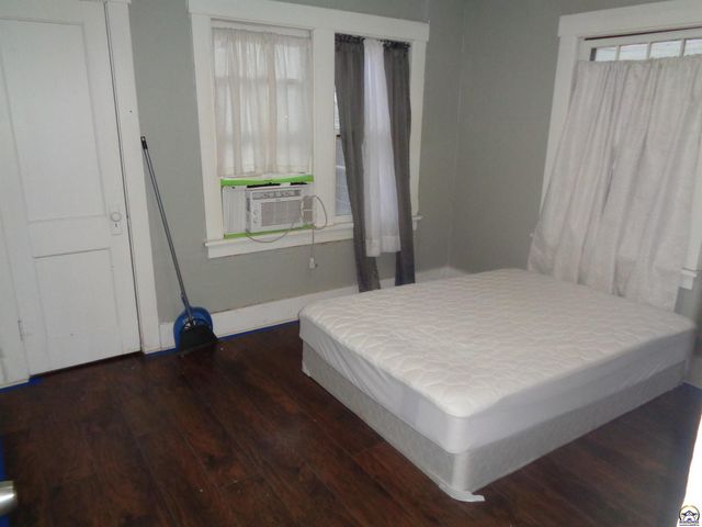 813 SW 2nd ST, Topeka, KS 66603